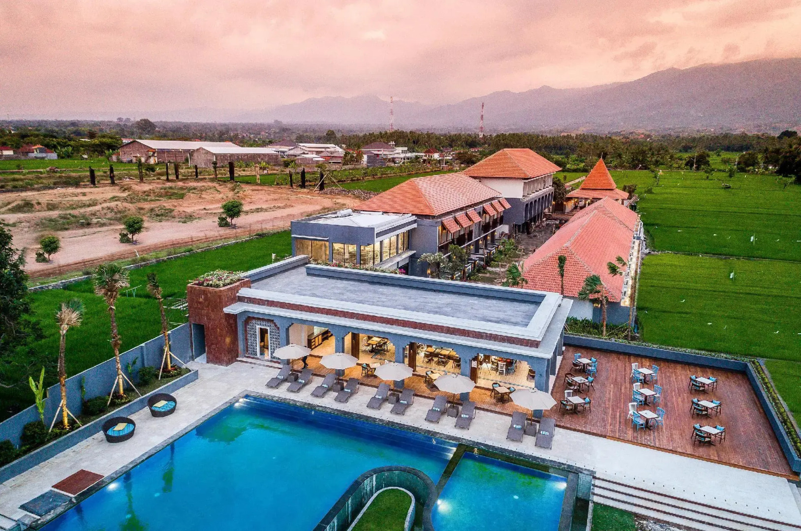 Lovina Beach Club & Resort