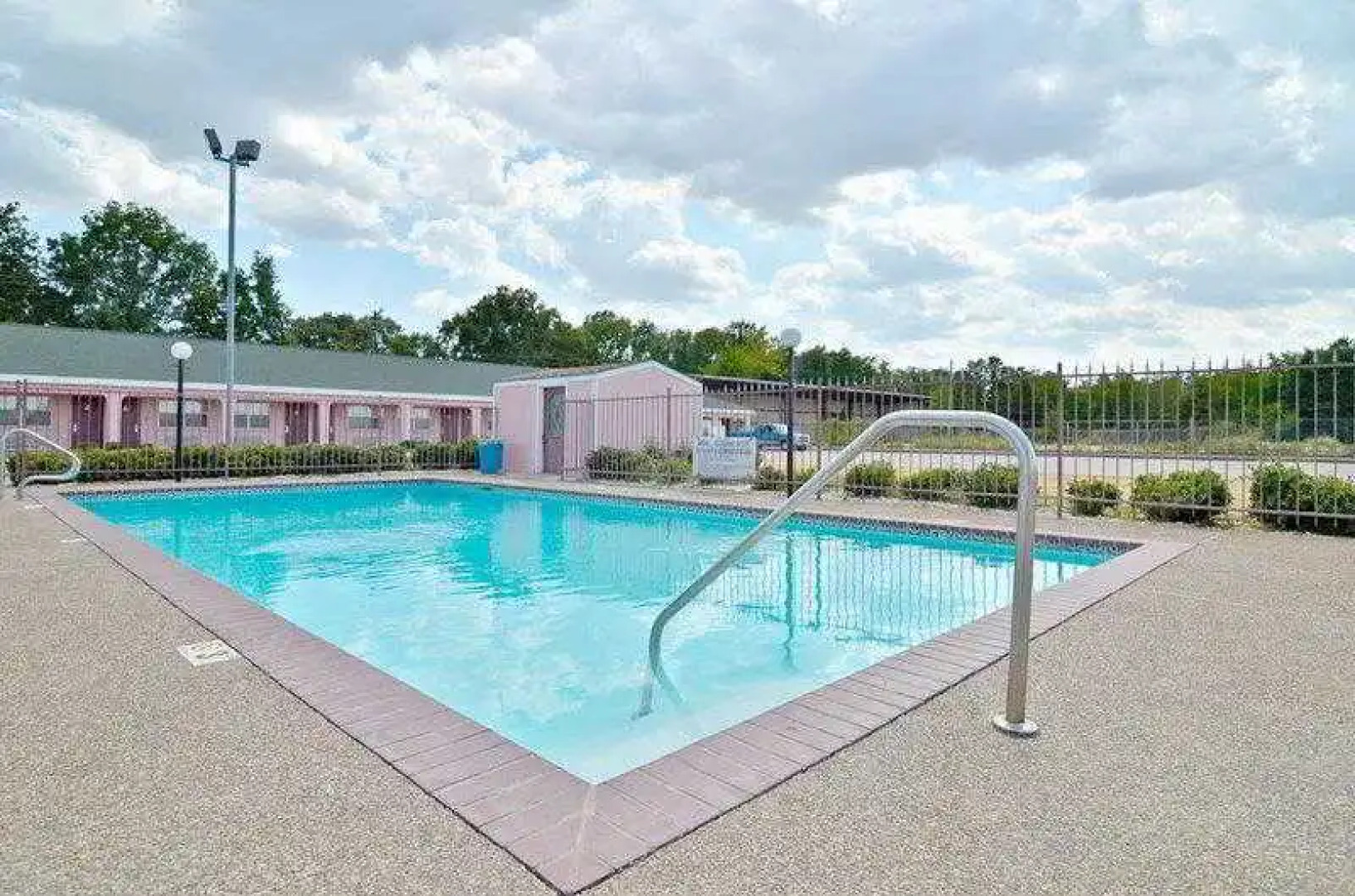 Gun Barrel Executive Inn