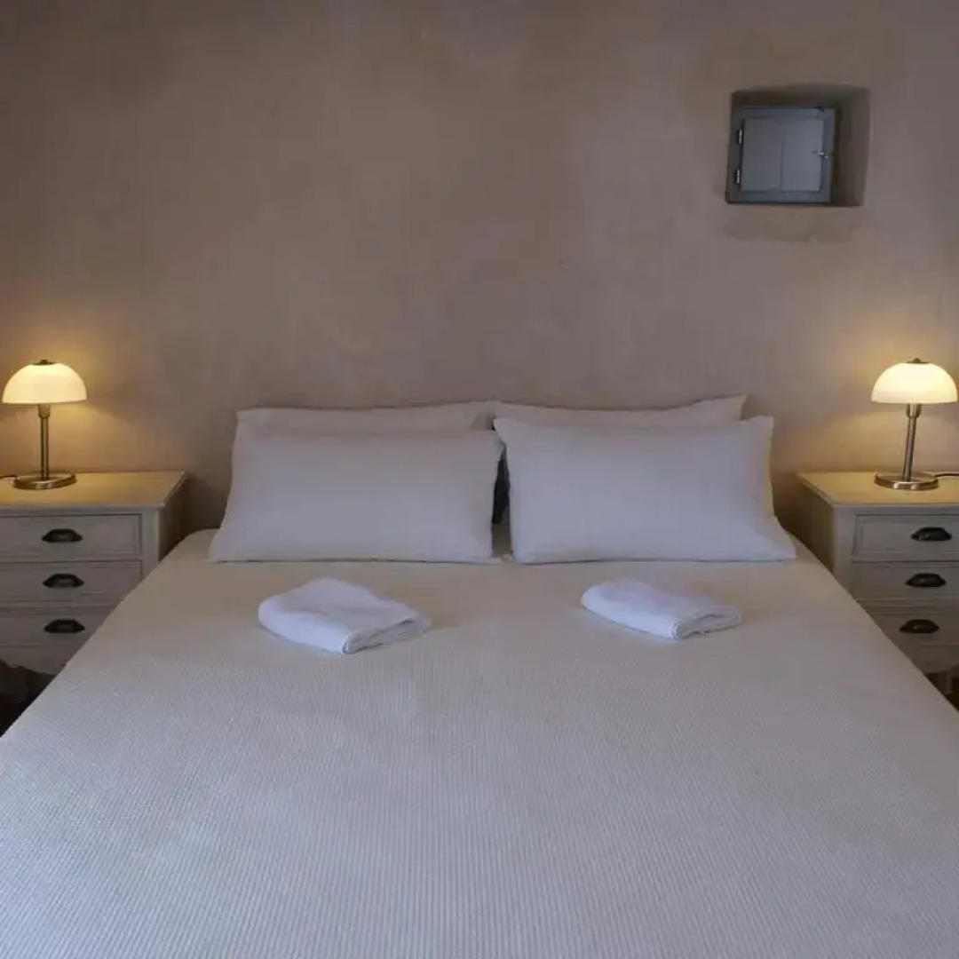 To Karavi Guesthouse