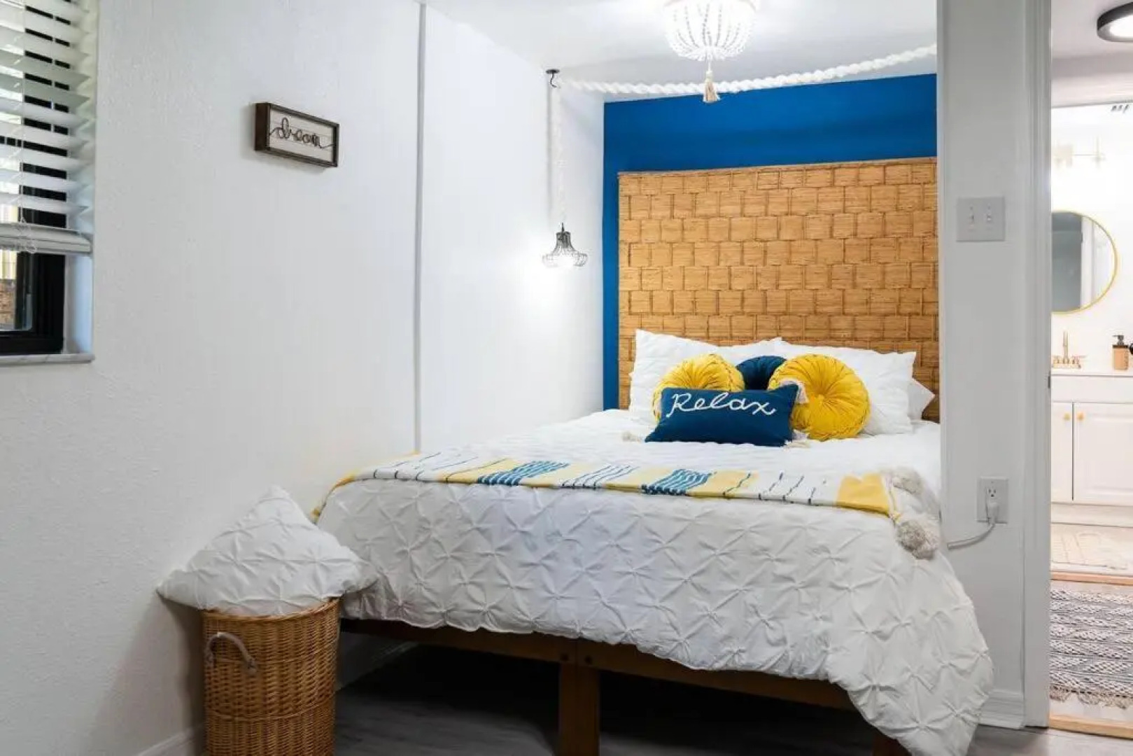 Welcome to The Bray Escape 4 miles to Siesta Key