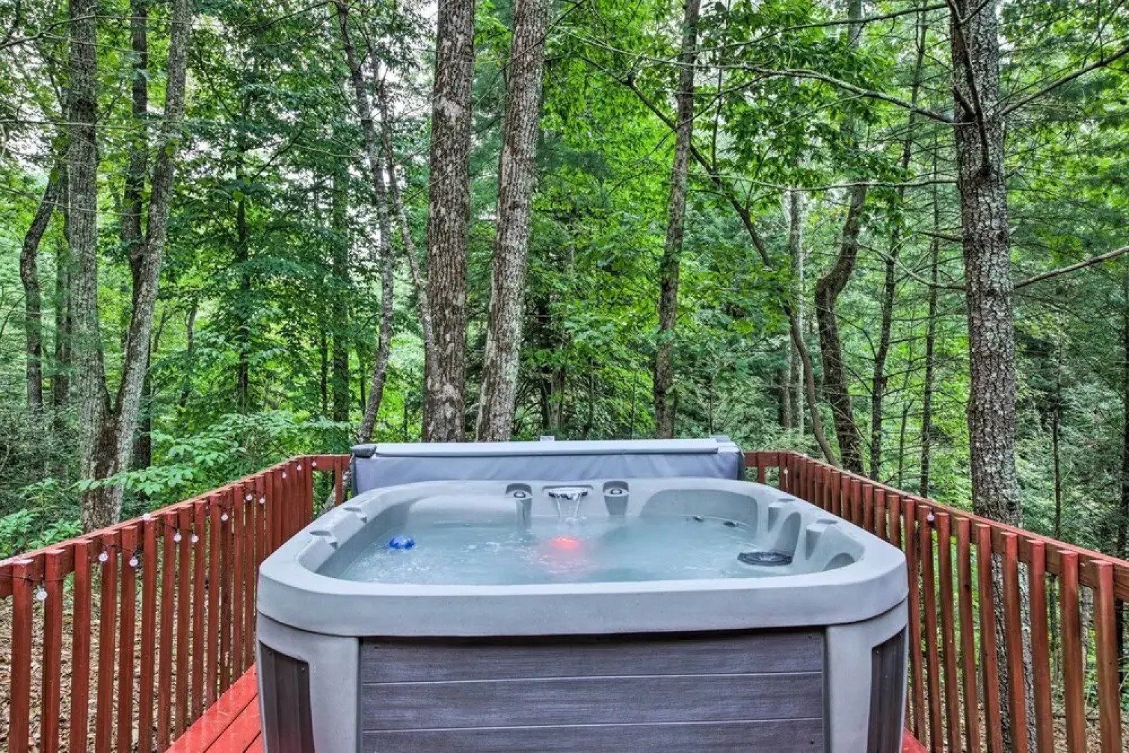 Charming Blue Ridge Mountain Cabin w/ Hot Tub