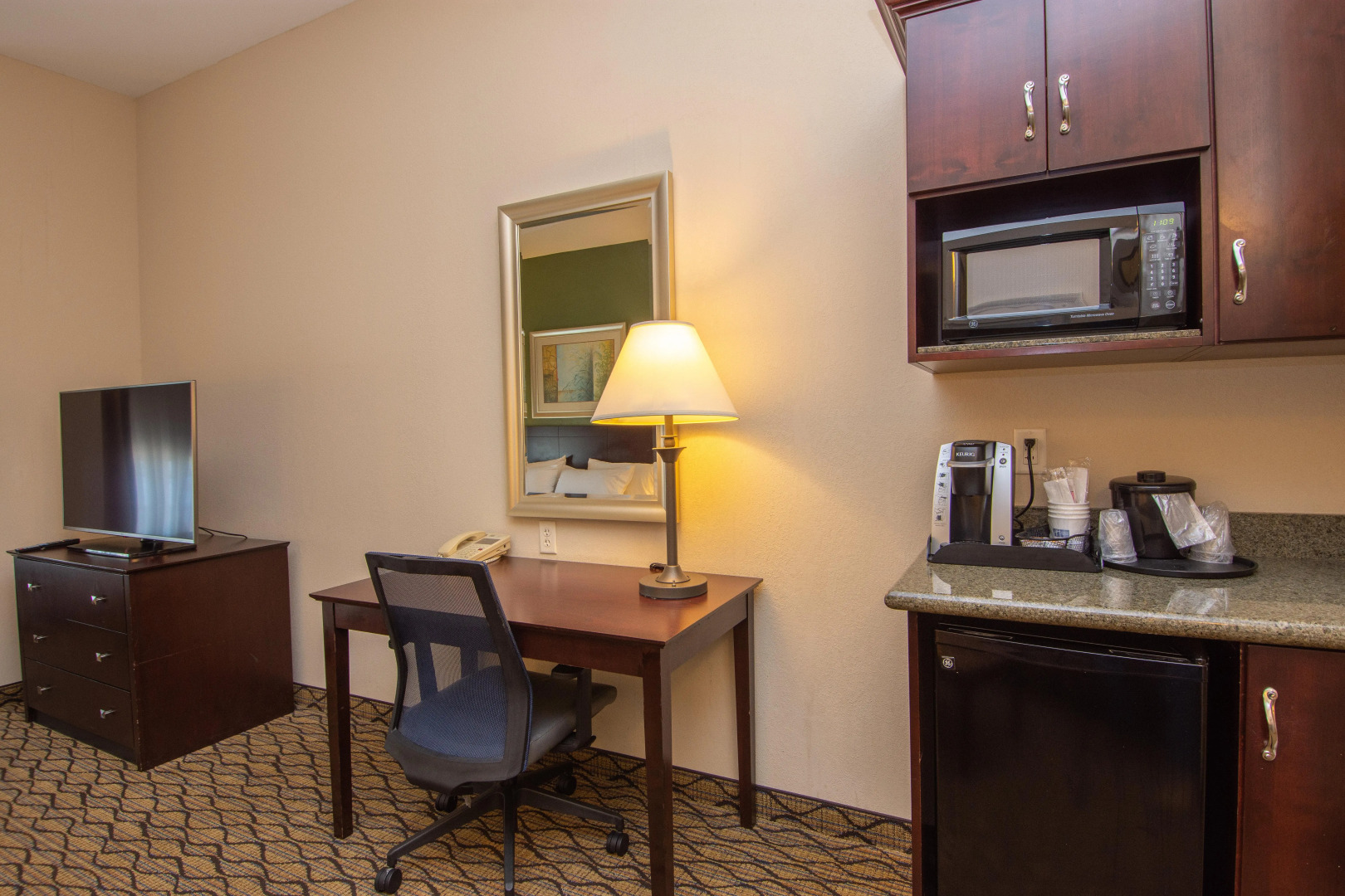 Holiday Inn Express and Suites Springfield Medical District by IHG