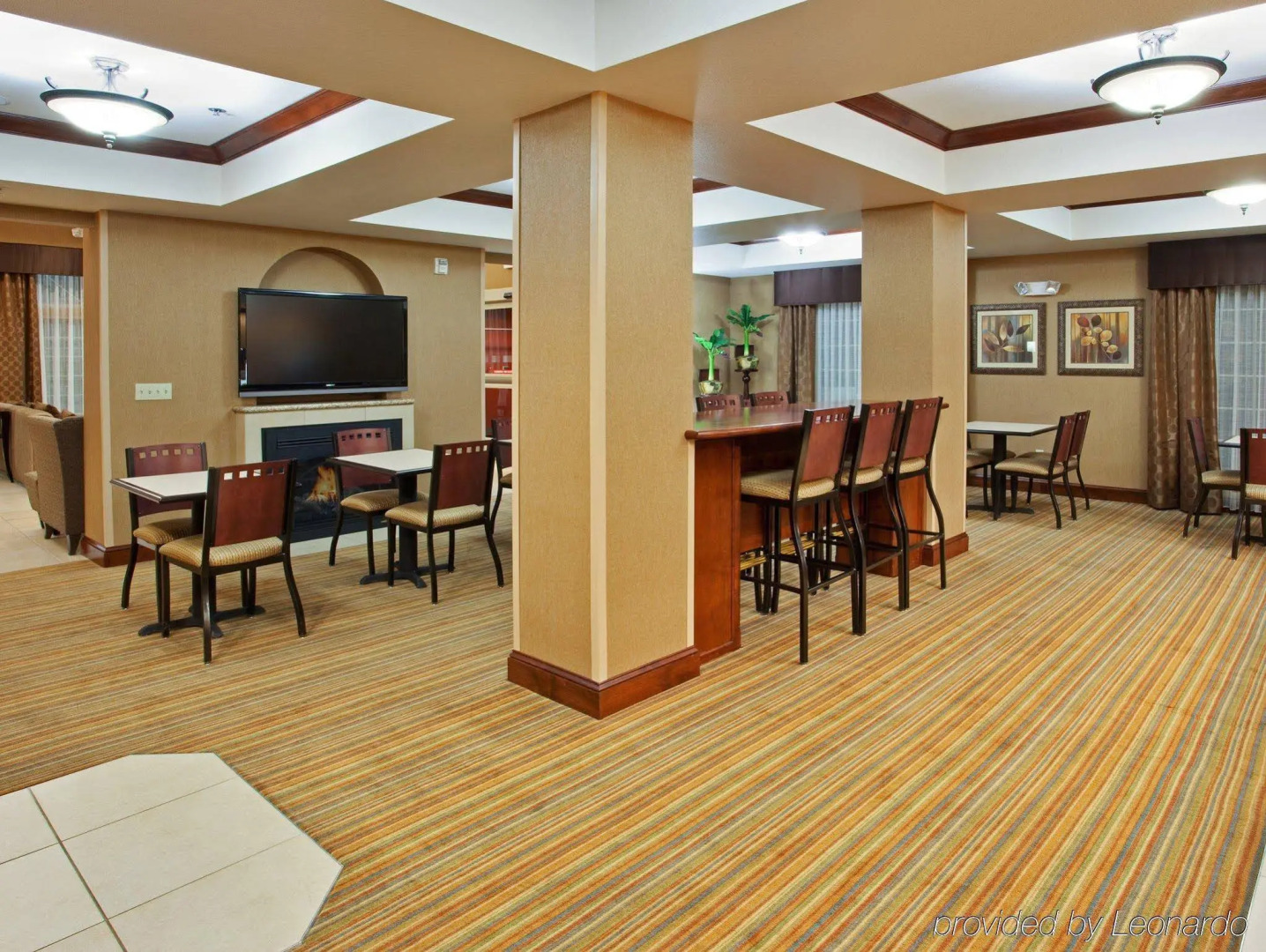 Holiday Inn Express & Suites Willows by IHG