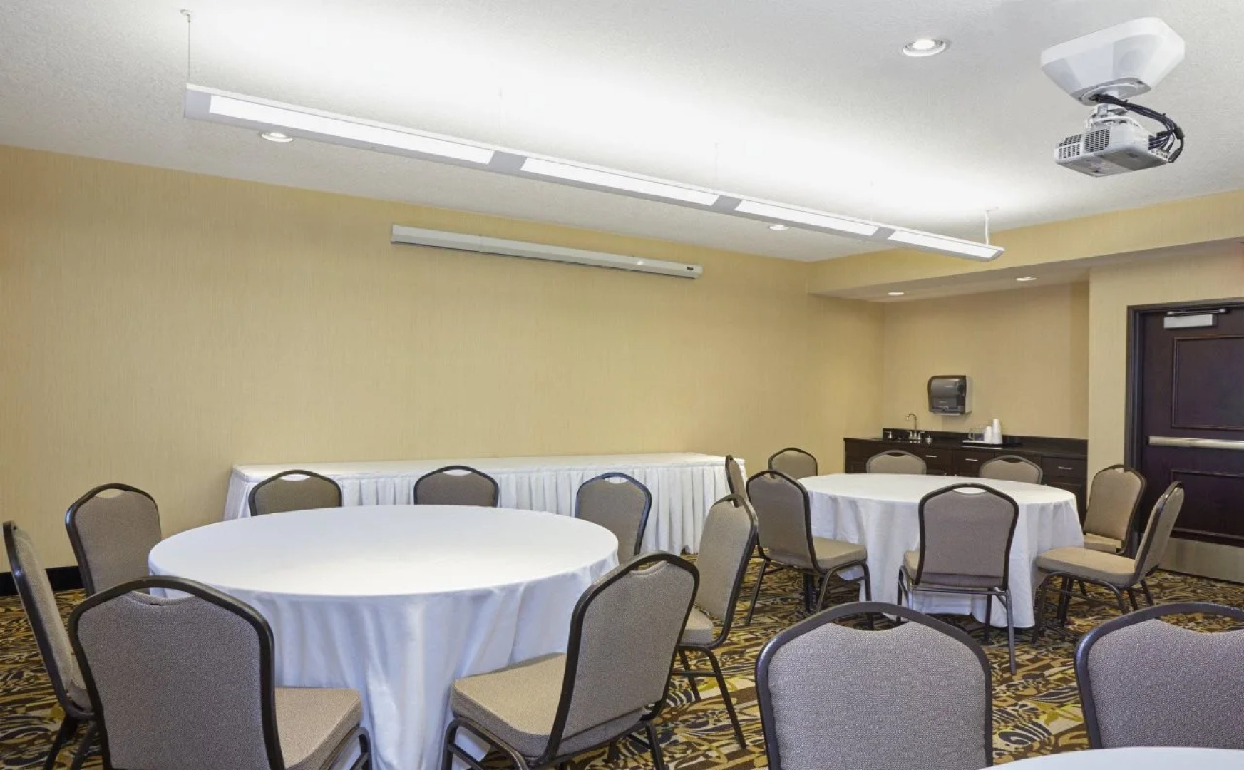 Holiday Inn Express & Suites Pekin (Peoria Area) by IHG