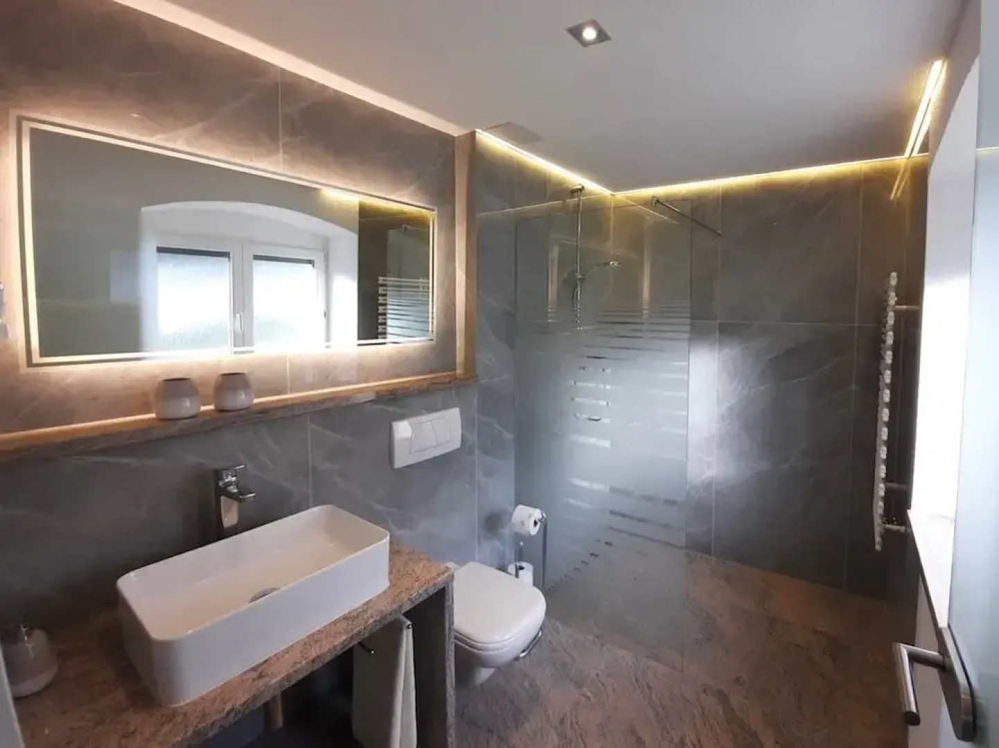 Peaceful Couples' Getaway