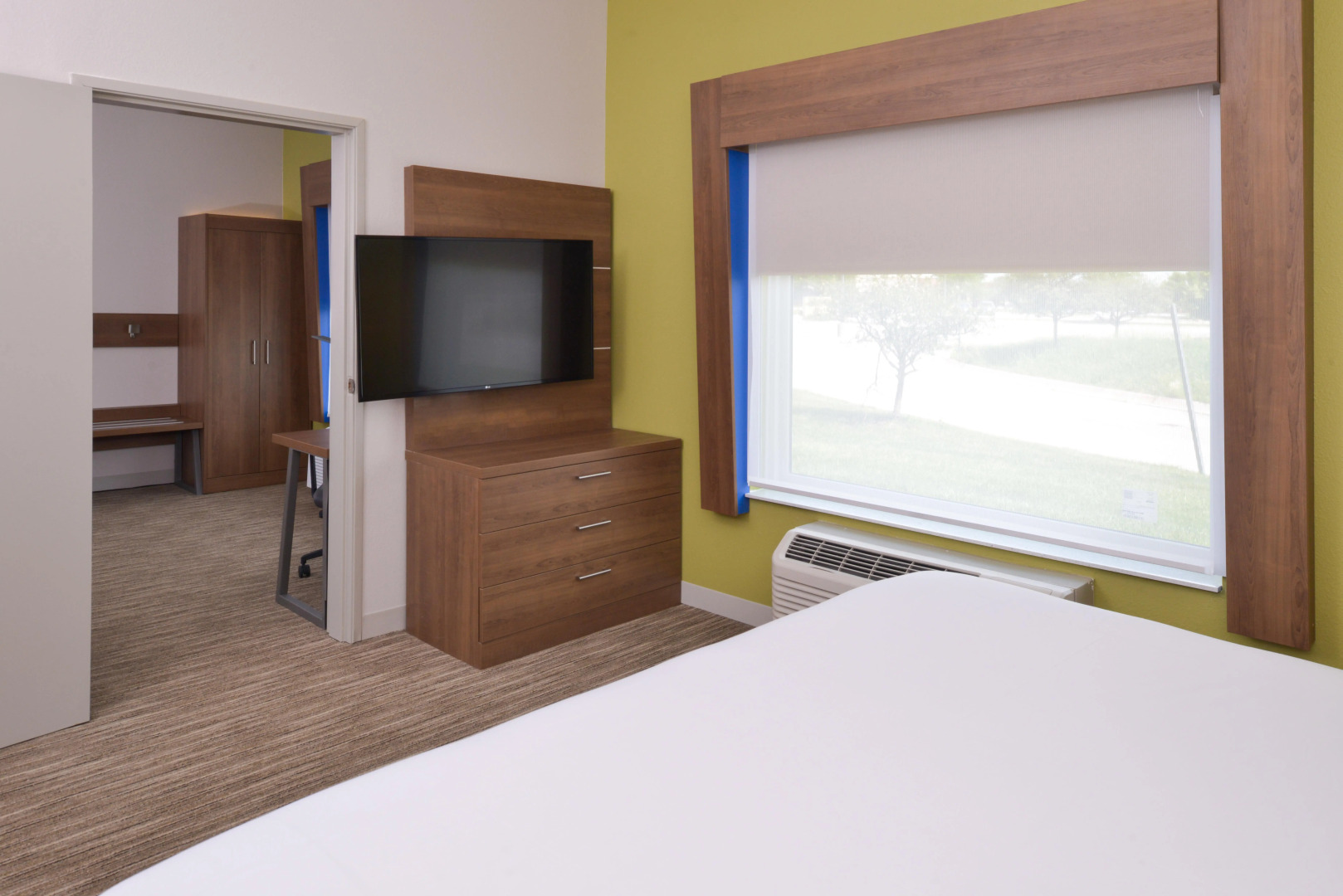Holiday Inn Express & Suites Omaha - 120th and Maple by IHG