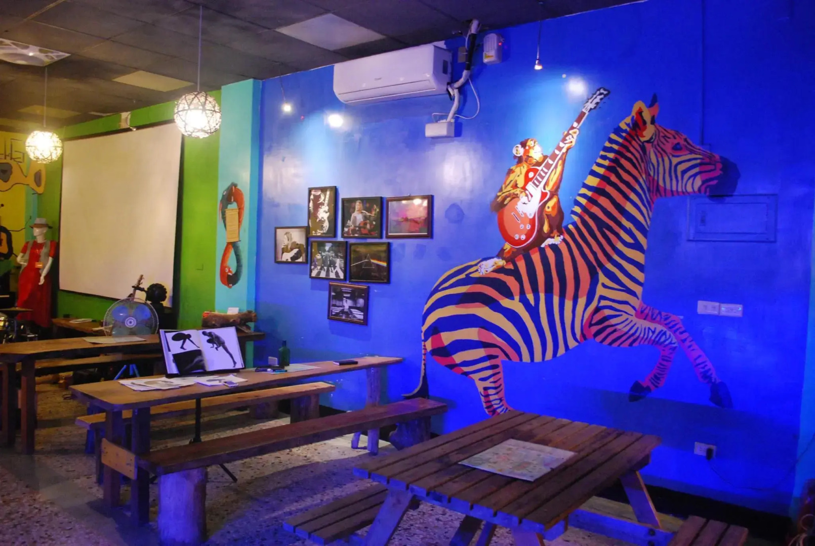 Dulan The Travel Bug Bistro Inn