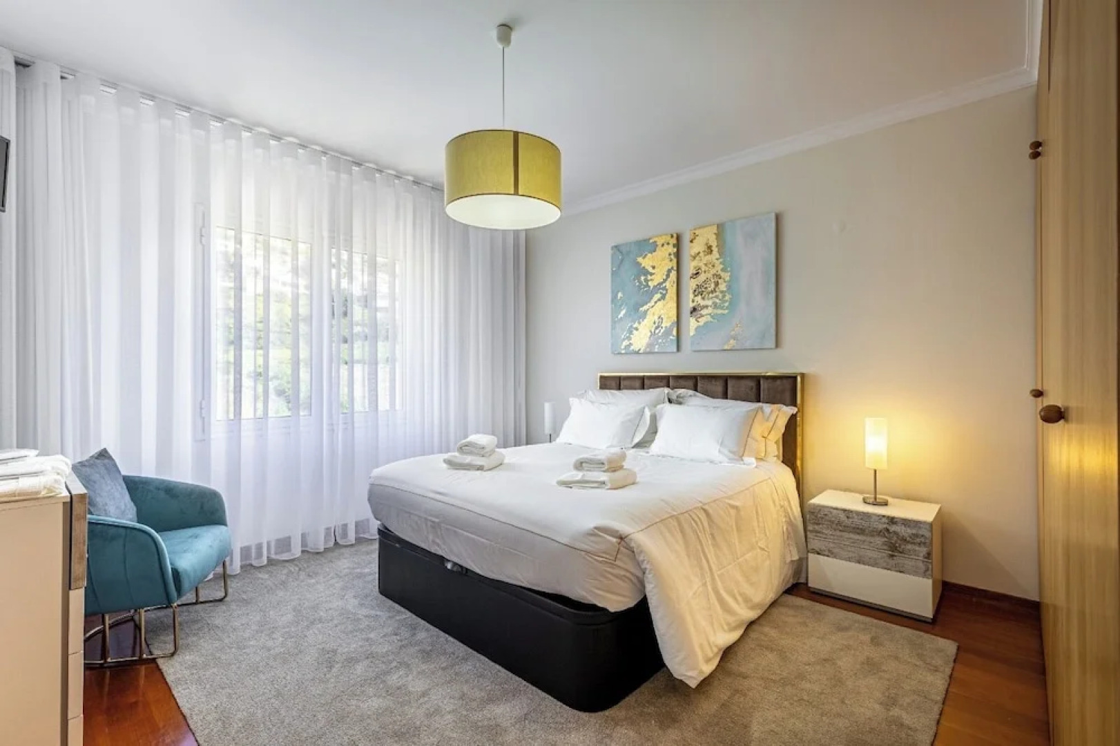 Luxury Villa With Private Heated Pool, Garden and Views of the sea and Mountains