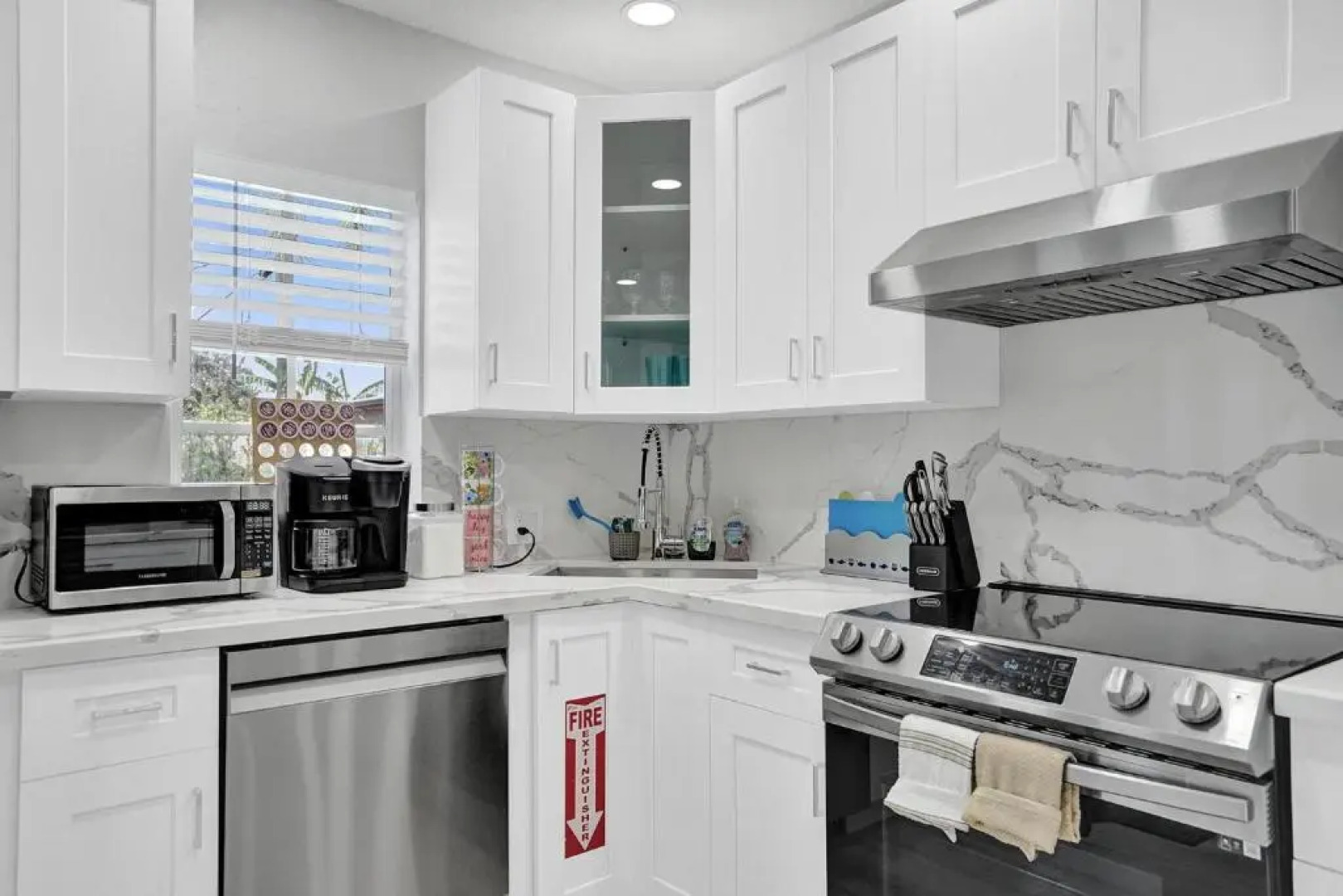 Modern 4bdr Home With Pool By The Beach