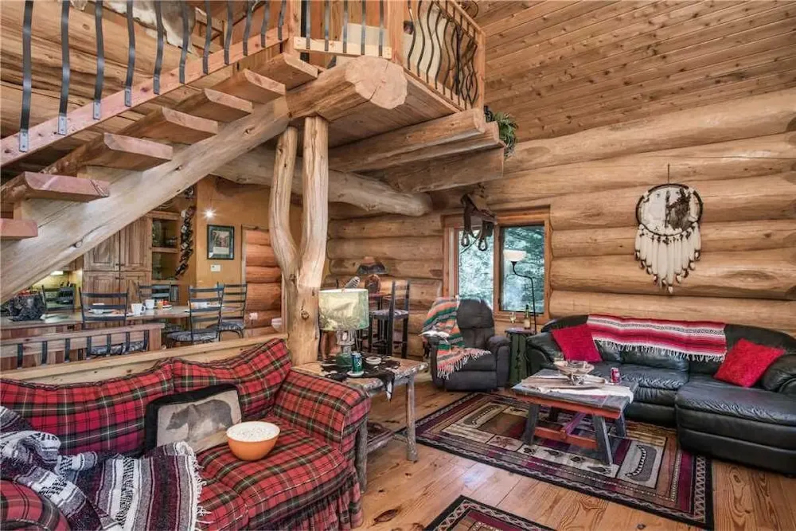 Bear Foot Lodge - Two Bedroom Cabin with Hot Tub