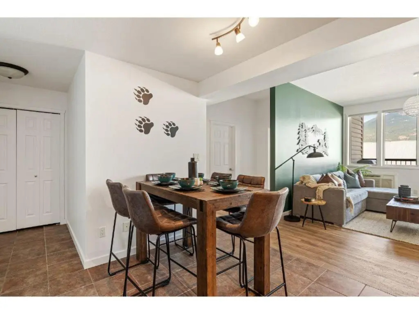 The Grizzly House I Sleep 7 I Patio & BBQ I 55 TV