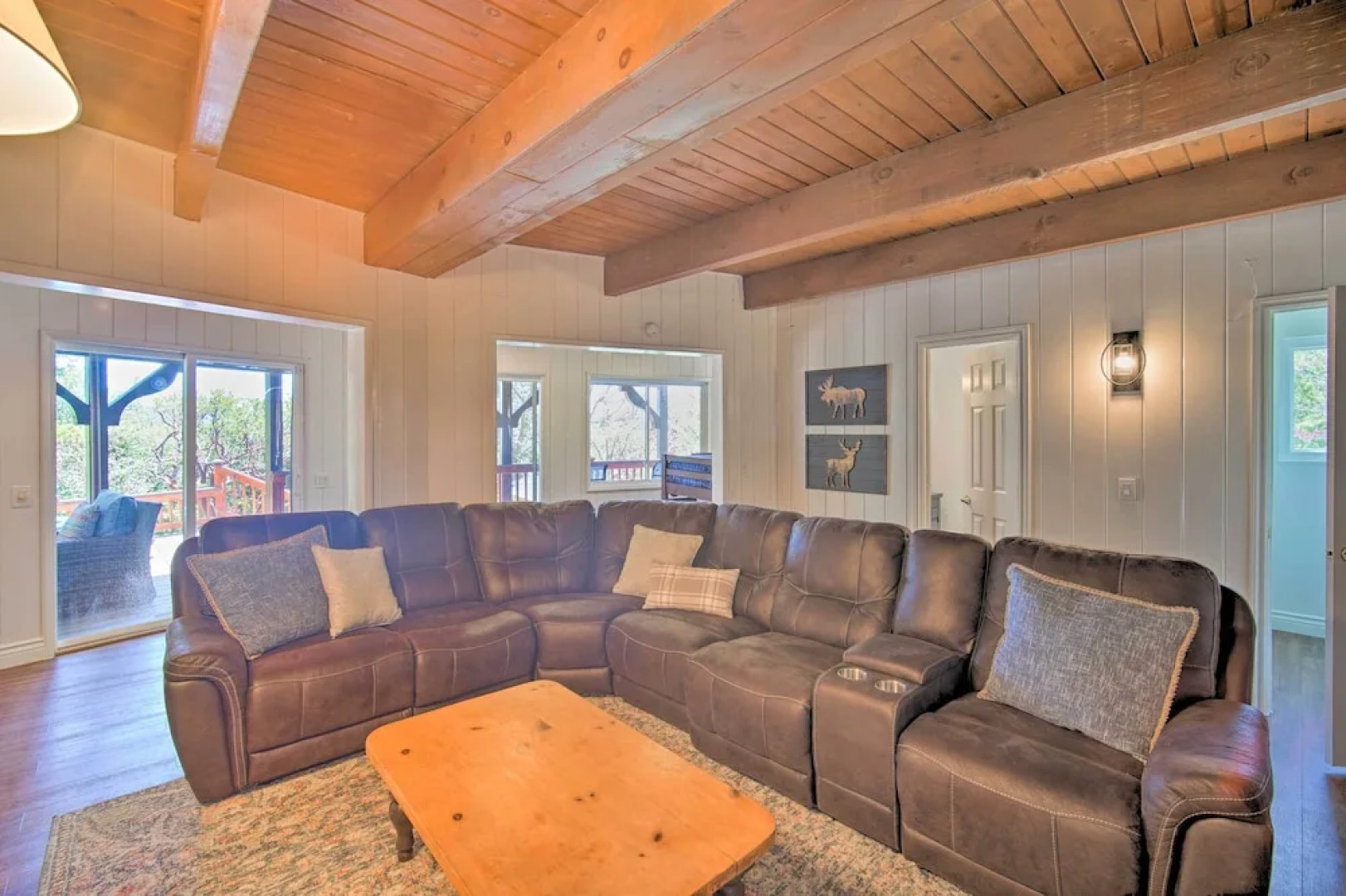 Stunning Lake Arrowhead Home: Decks & Hot Tub