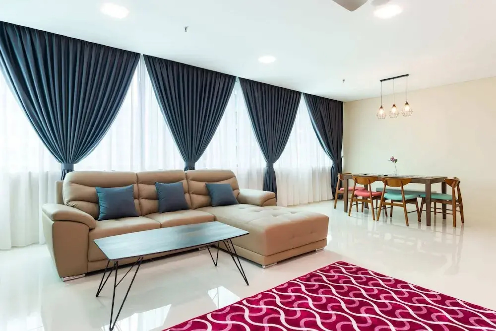 Bright 3 Queen Bed Condo Walk to KL Tower