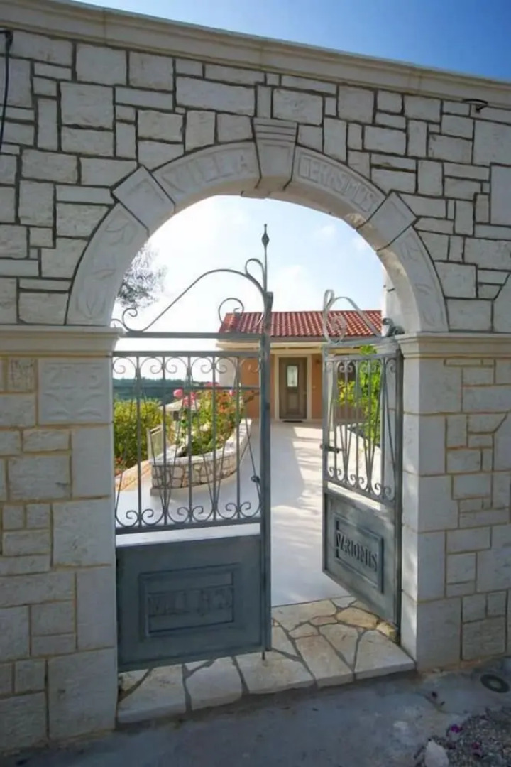 Vryonis Villa