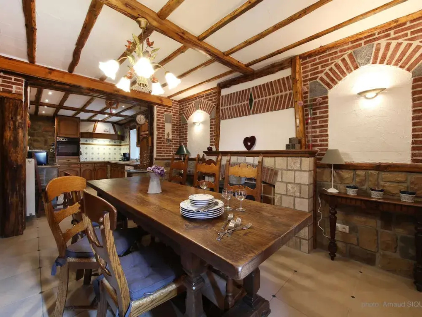 Family House with Large Garden & Games Room near Bambois Lake