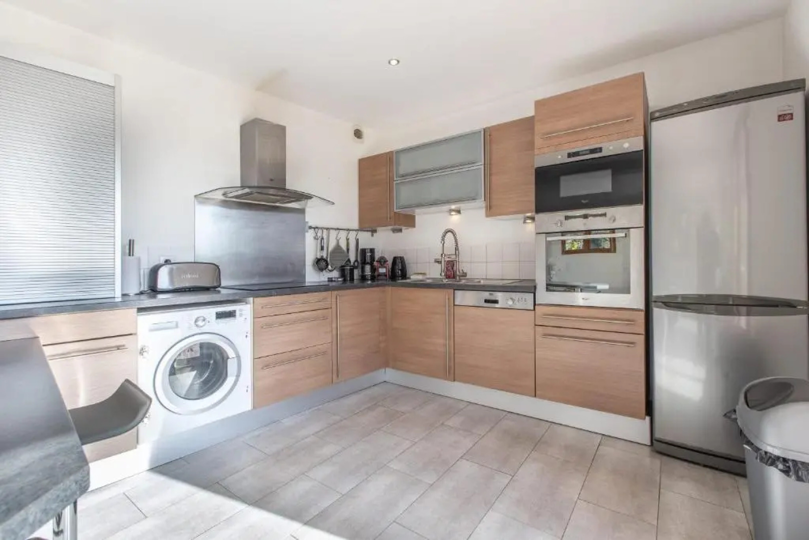 Quiet large 3-bedroom apartment with terrace, garden & incredible Mountain view