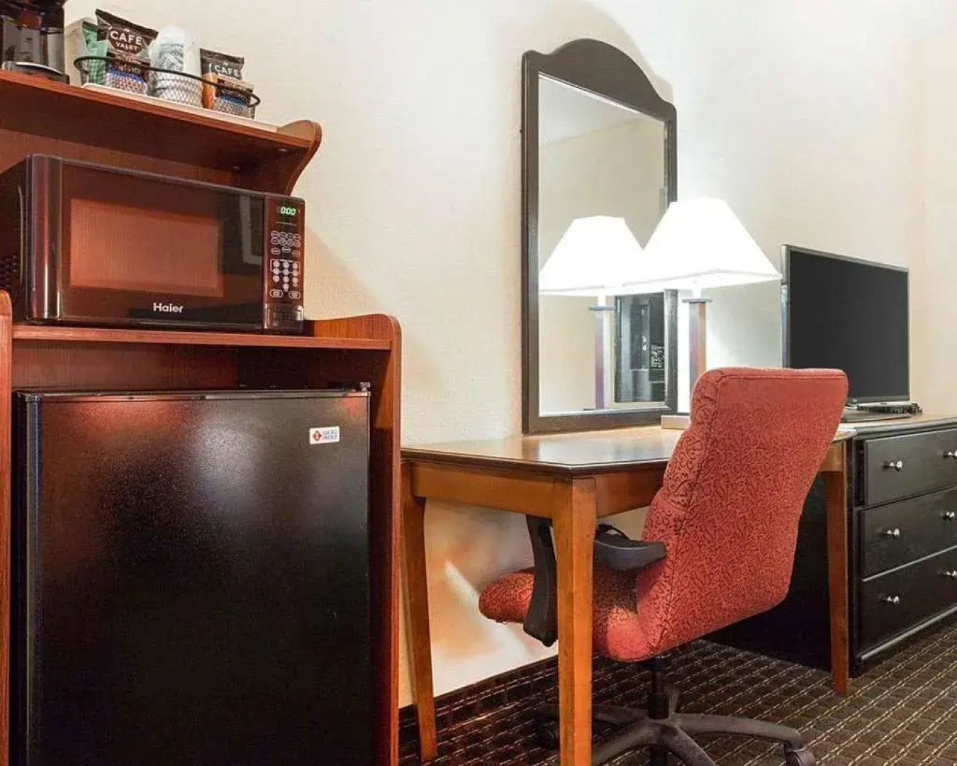 Quality Inn & Suites At Six Flags