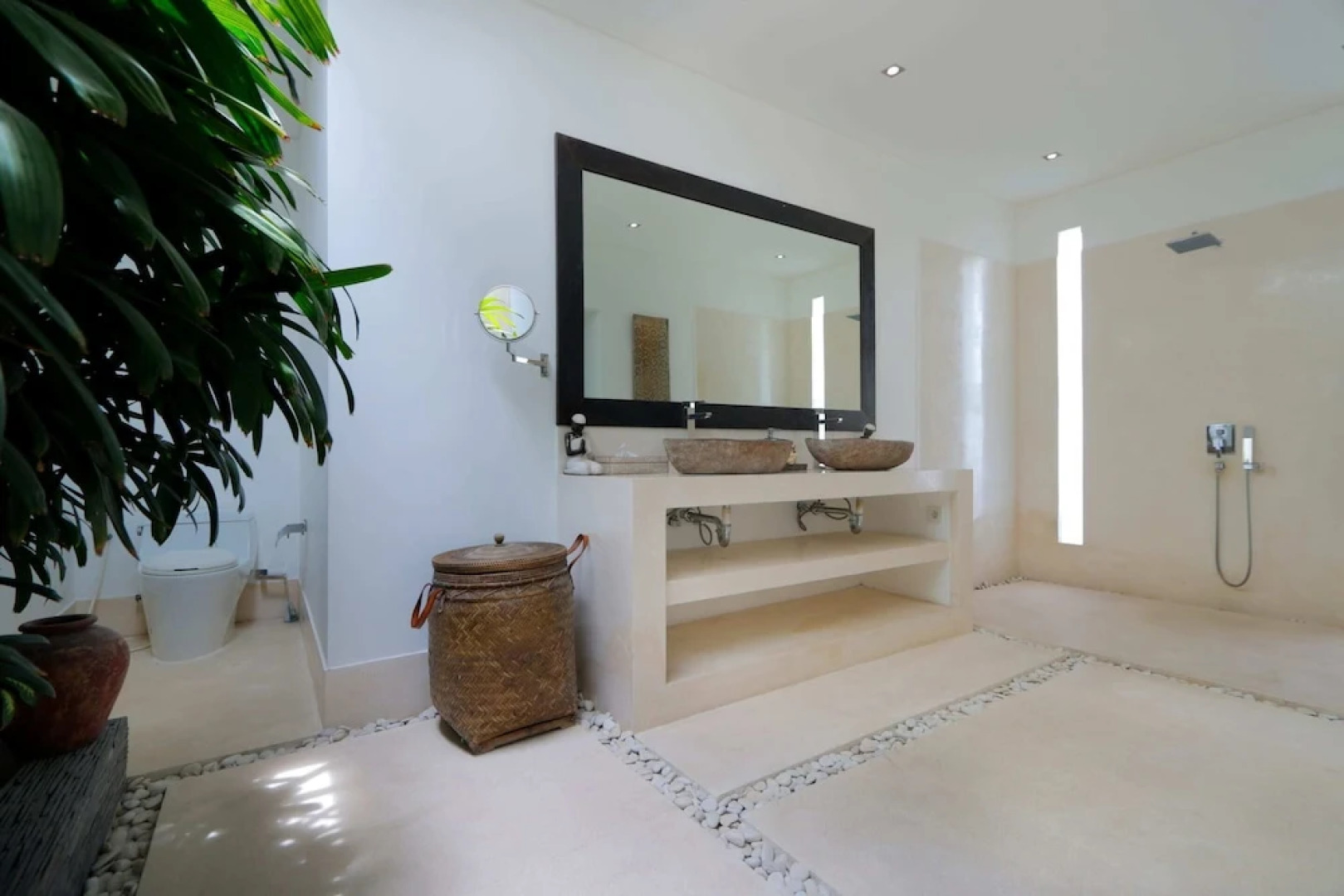 Elegant Private Villa, 3 BR, Seminyak With Staff