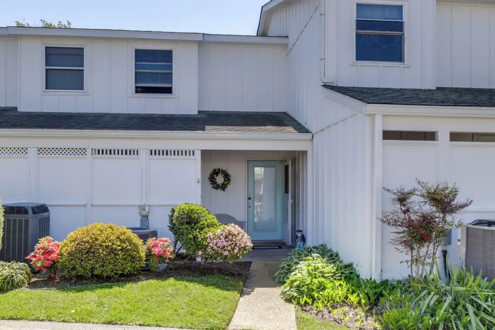 Porch & Water Views: Getaway in Mallard Lakes