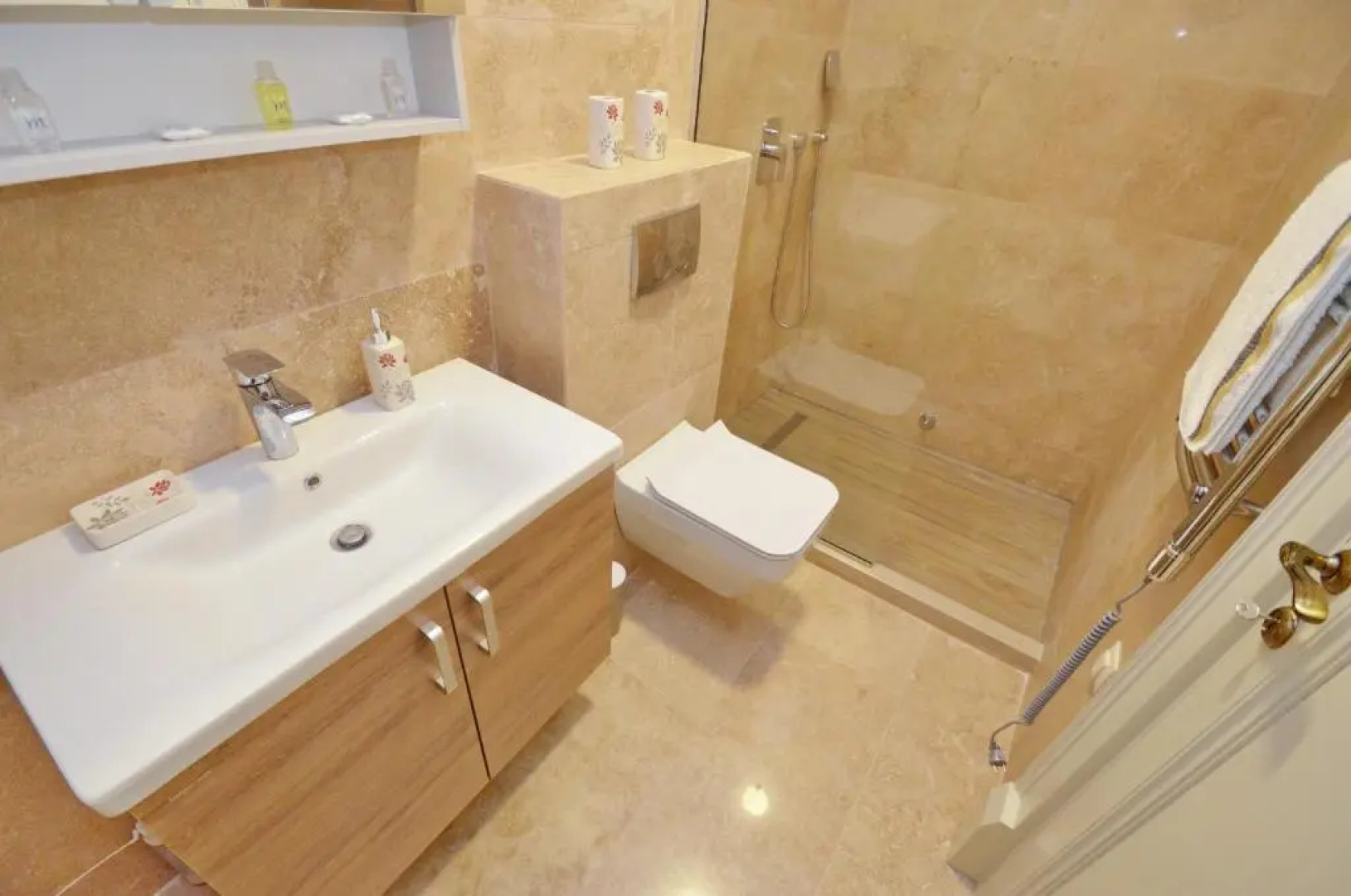 Leut Stone Residence