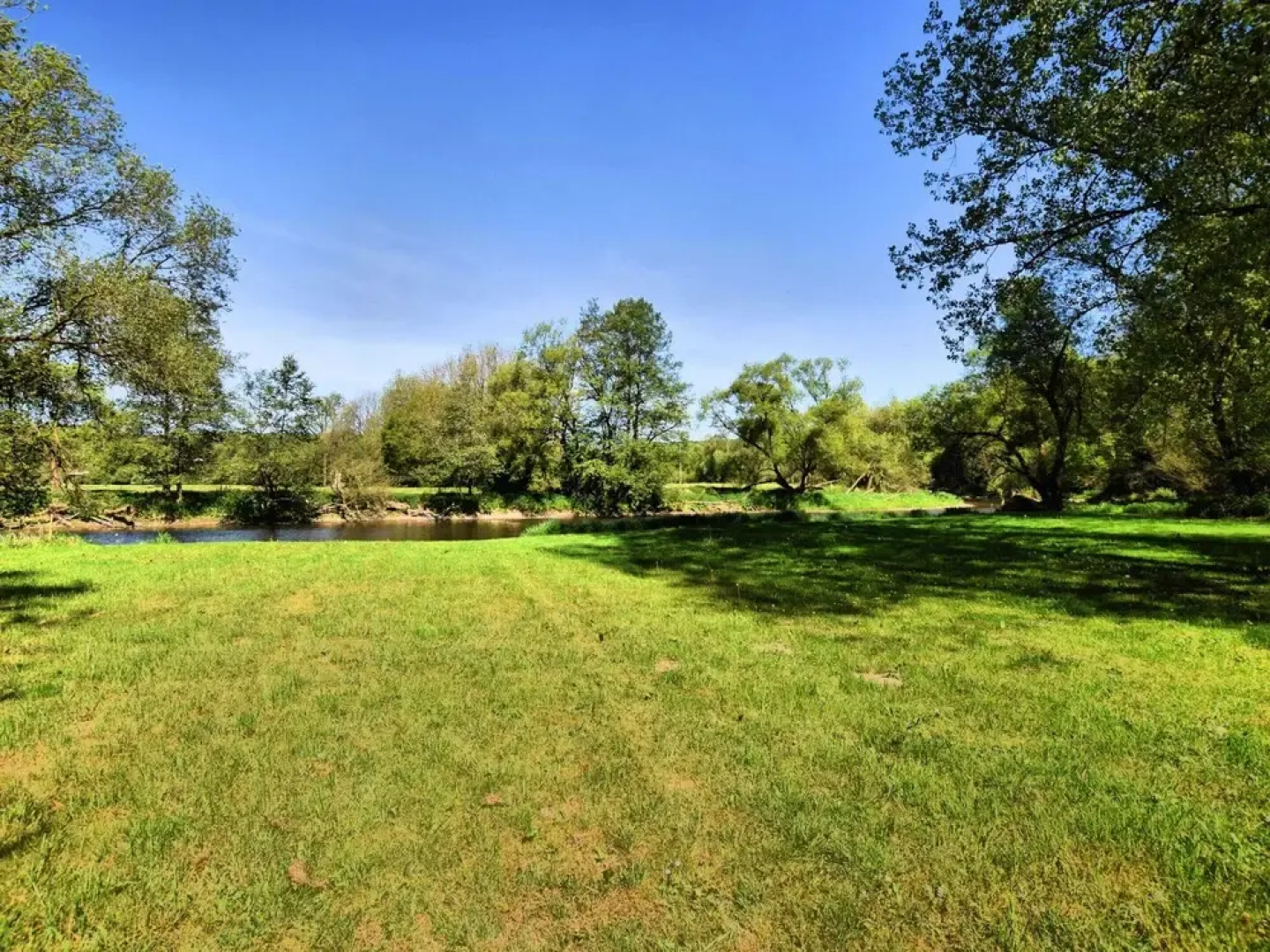 Cottage on the Banks of the Ourthe in Durbuy