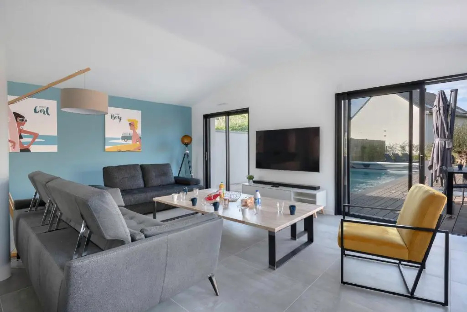 Maison moderne avec piscine et jacuzzi pour 15 personnes !