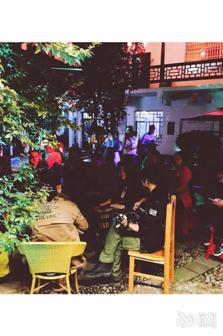 Zhangjiajie Base Area International Youth Hostel