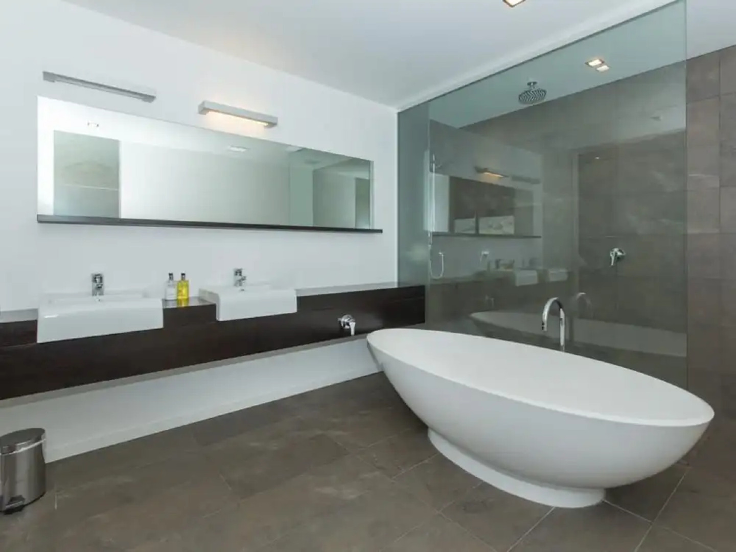 Lakeshore Springs Apartments