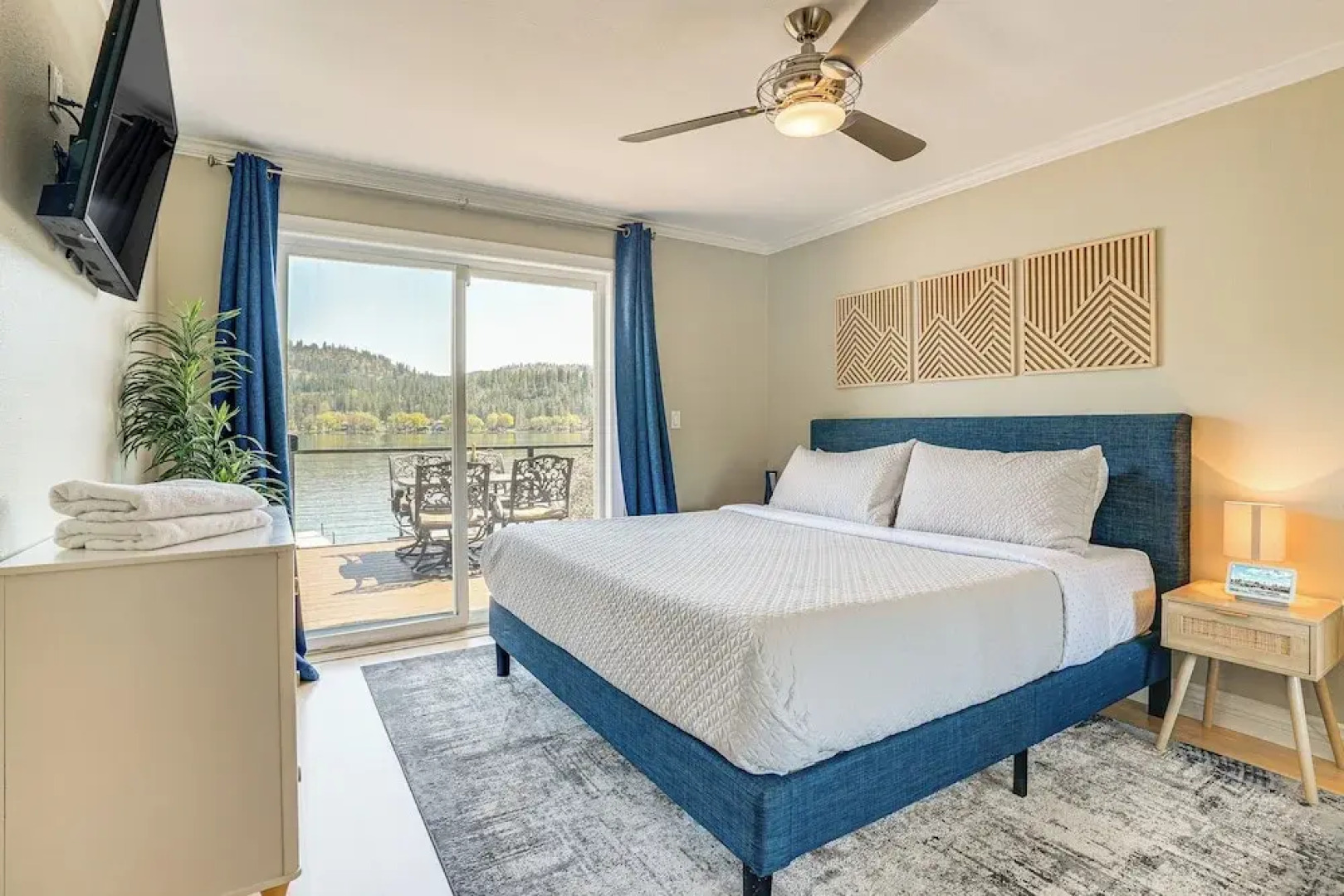 Lakefront Retreat w/ Kayaks, Paddle Boards & Deck!