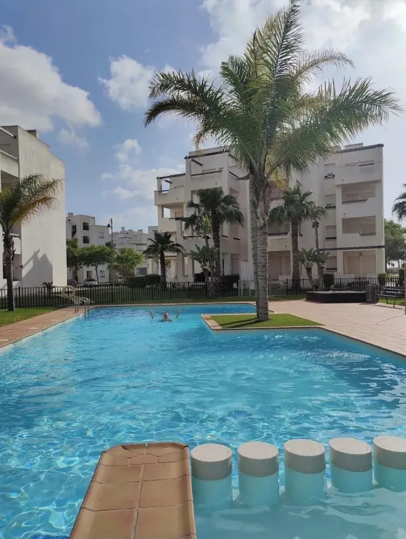 Stylish 2-bed Apartment Overlooking the Fairways