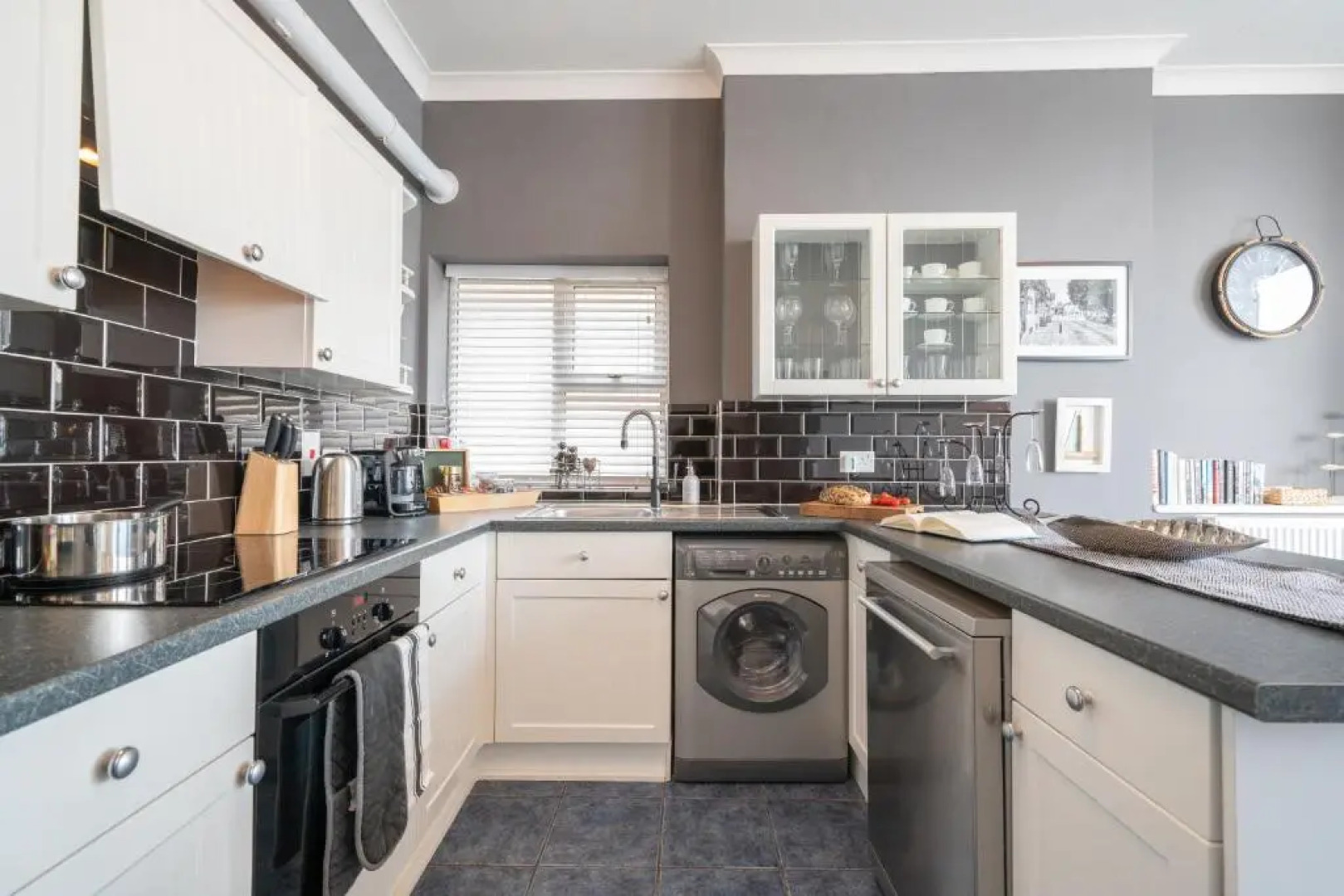 Stunning sea views Ventnor Apartment