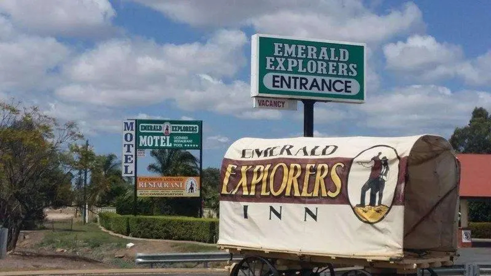 Country Emerald Explorers Inn