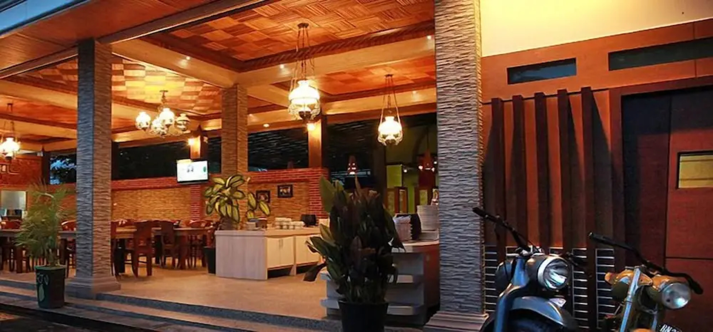 Green Tropical Village and Resort