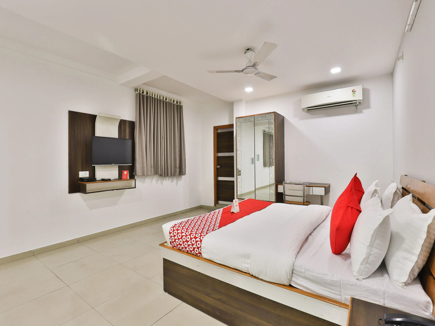 OYO 13776 Hotel Grand Sahara