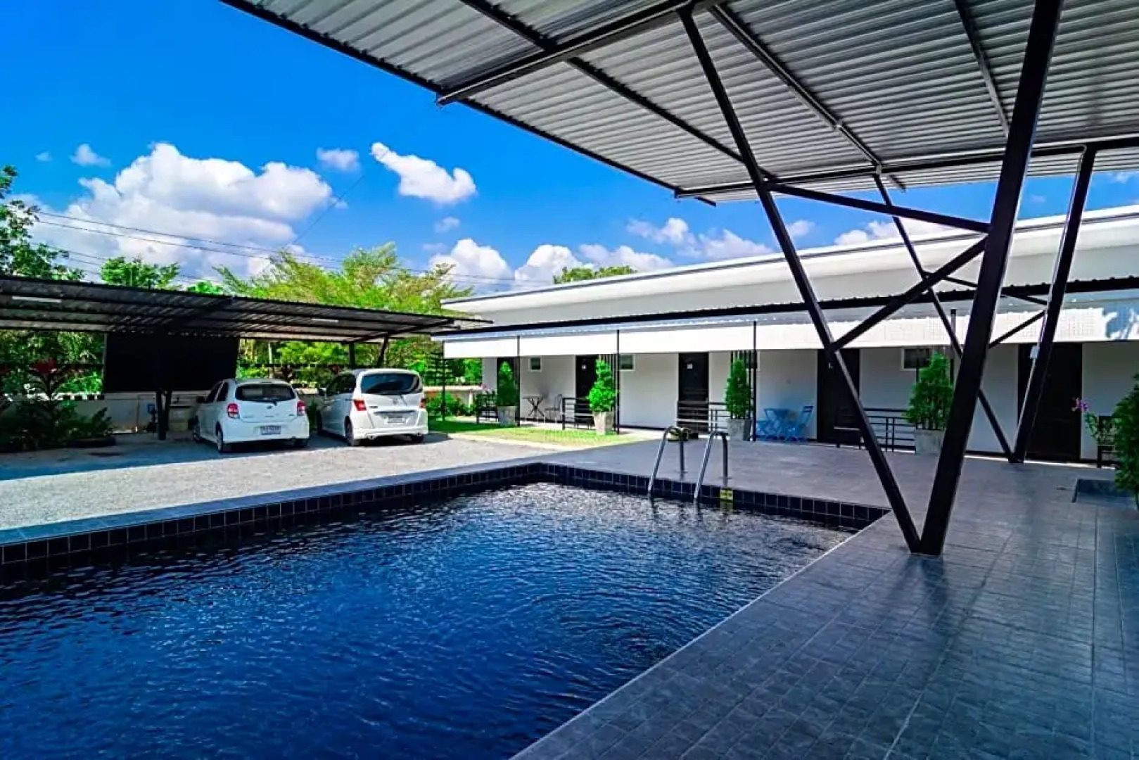 OYO 533 Runya Poolvilla