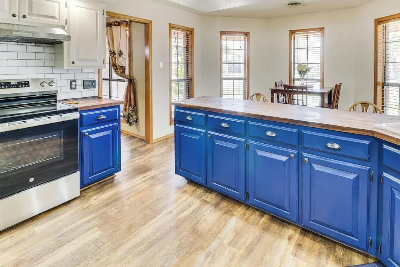 3 Mi to Downtown Roswell: Home w/ Patio + Yard