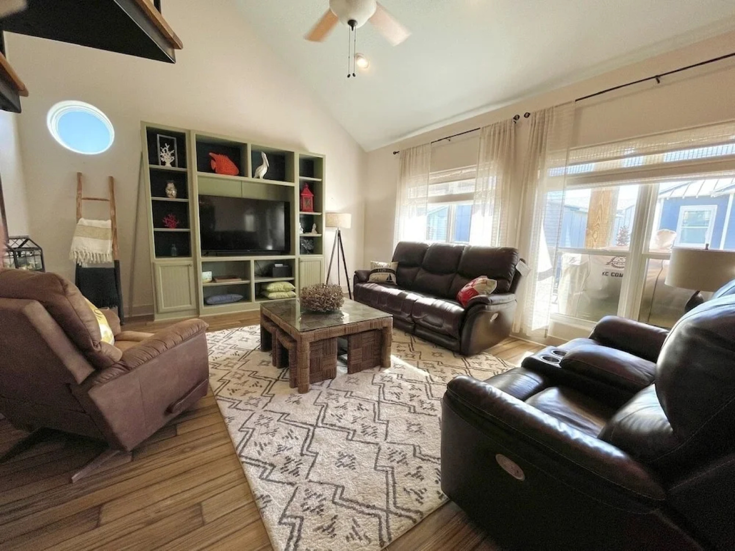 Ocean's Edge 4 Bedroom Home by RedAwning