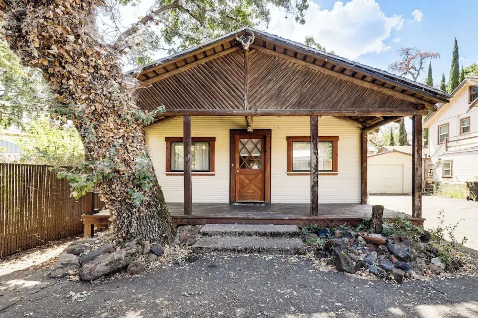 Watefront Getaway w/ Mtn Views & Dock in Clearlake