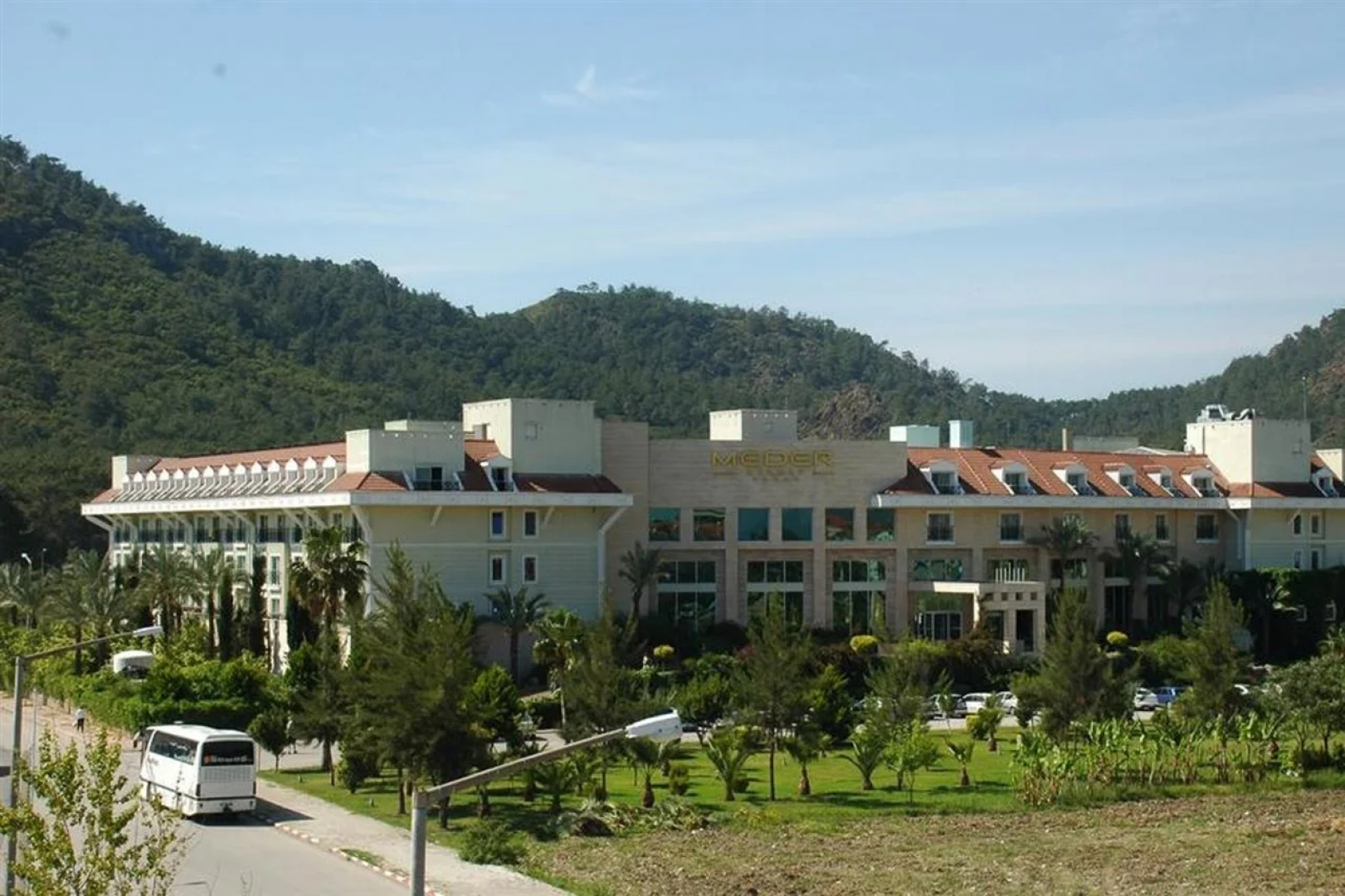 Курорт Meder Resort Hotel
