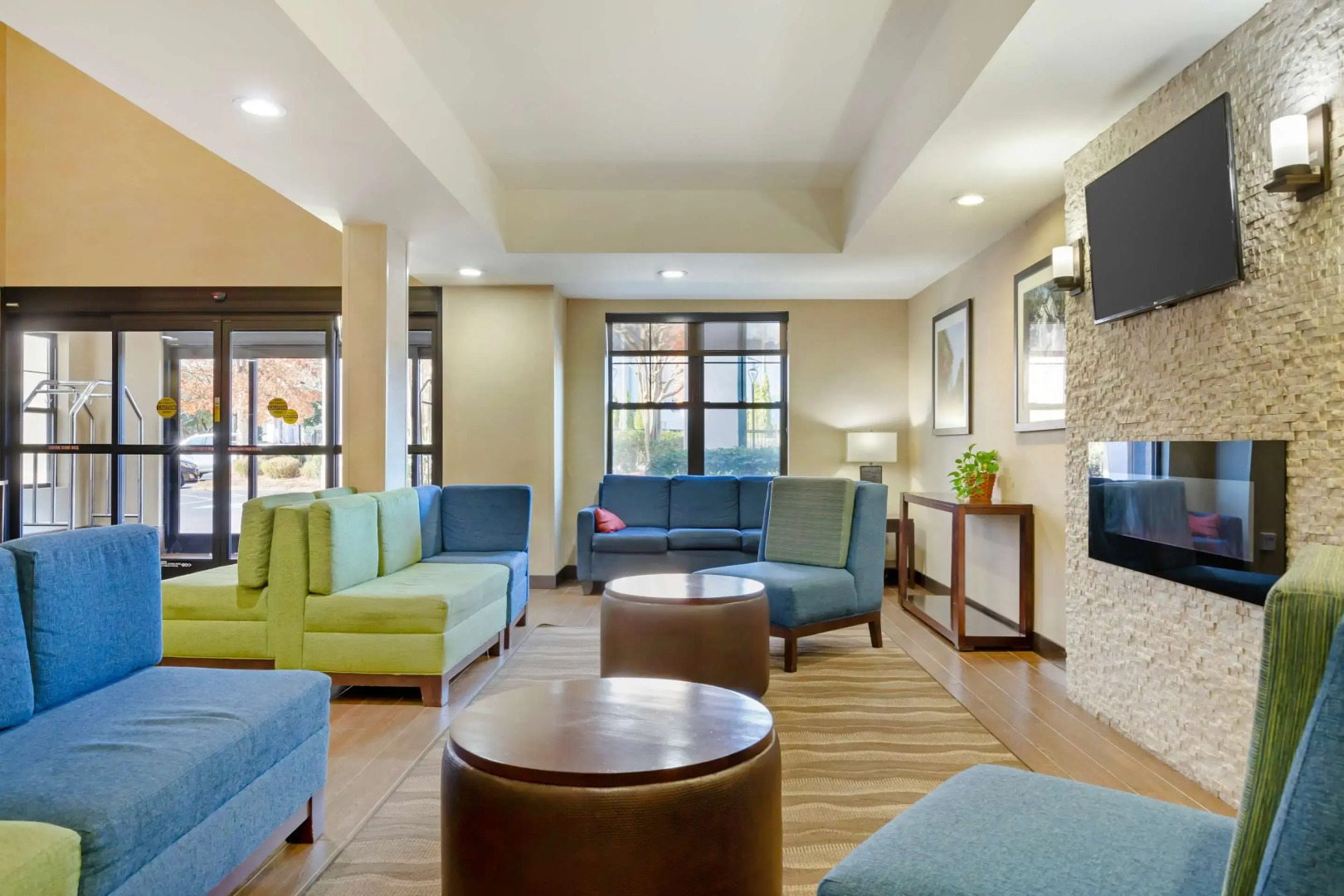 Comfort Suites Hanes Mall