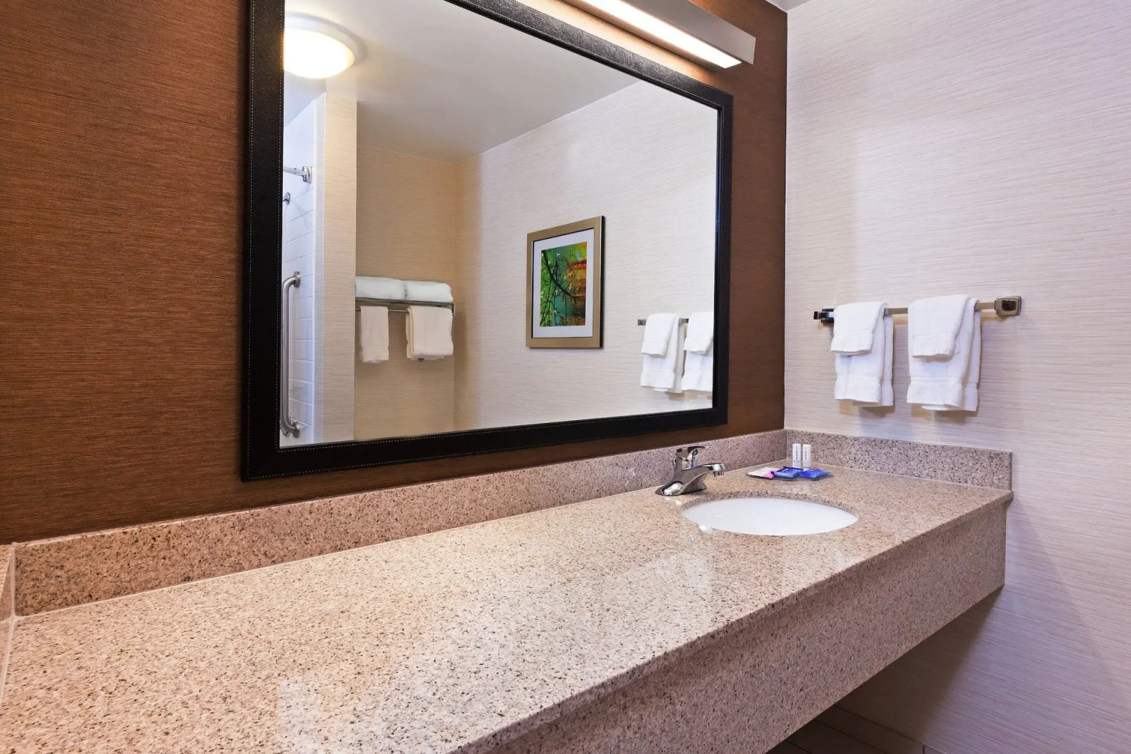 Fairfield Inn & Suites by Marriott Rogers