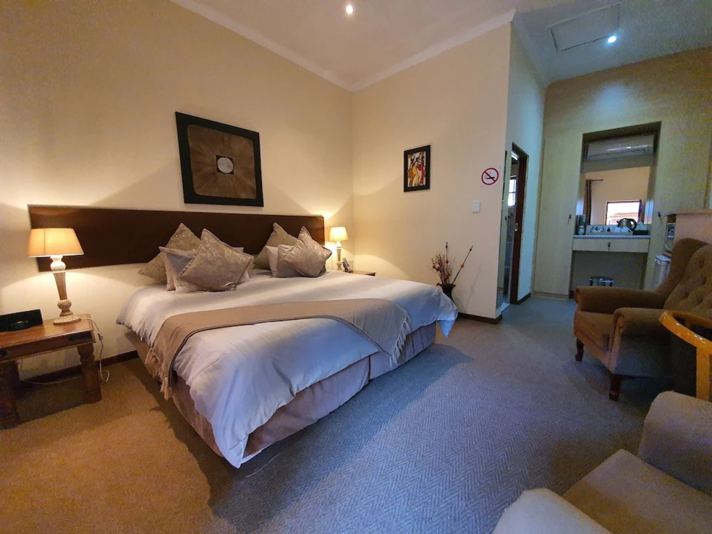 Mannah Executive Hotel and Conference Center