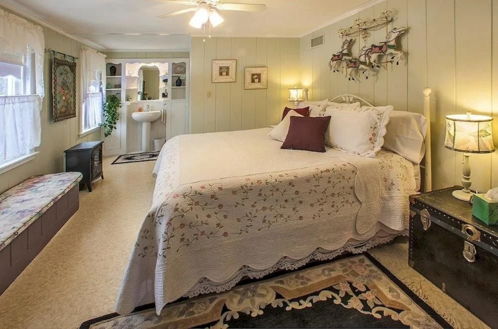 Lighthouse Inn Bed & Breakfast