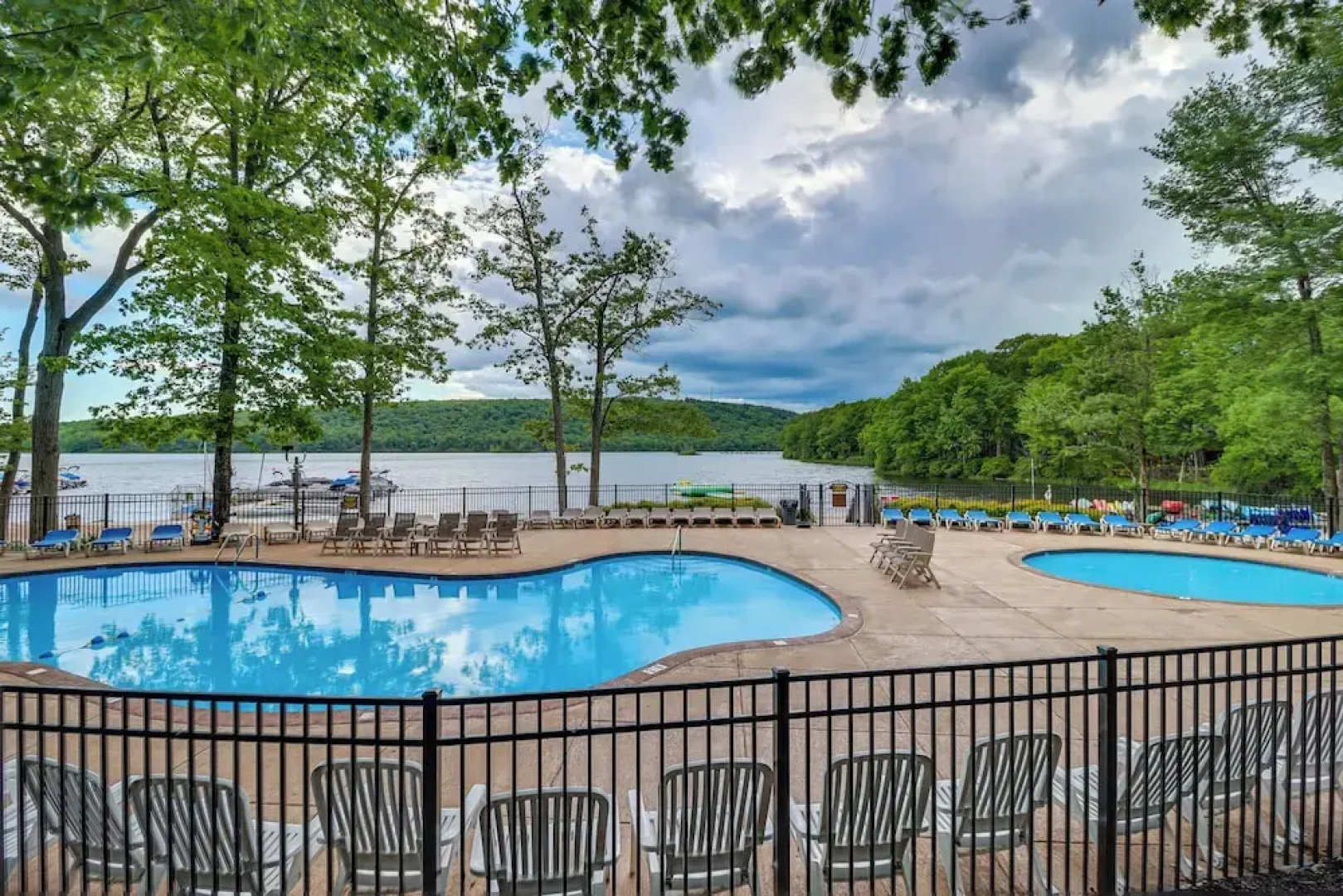 Hot Tub & Community Perks: Big Boulder Lake Escape