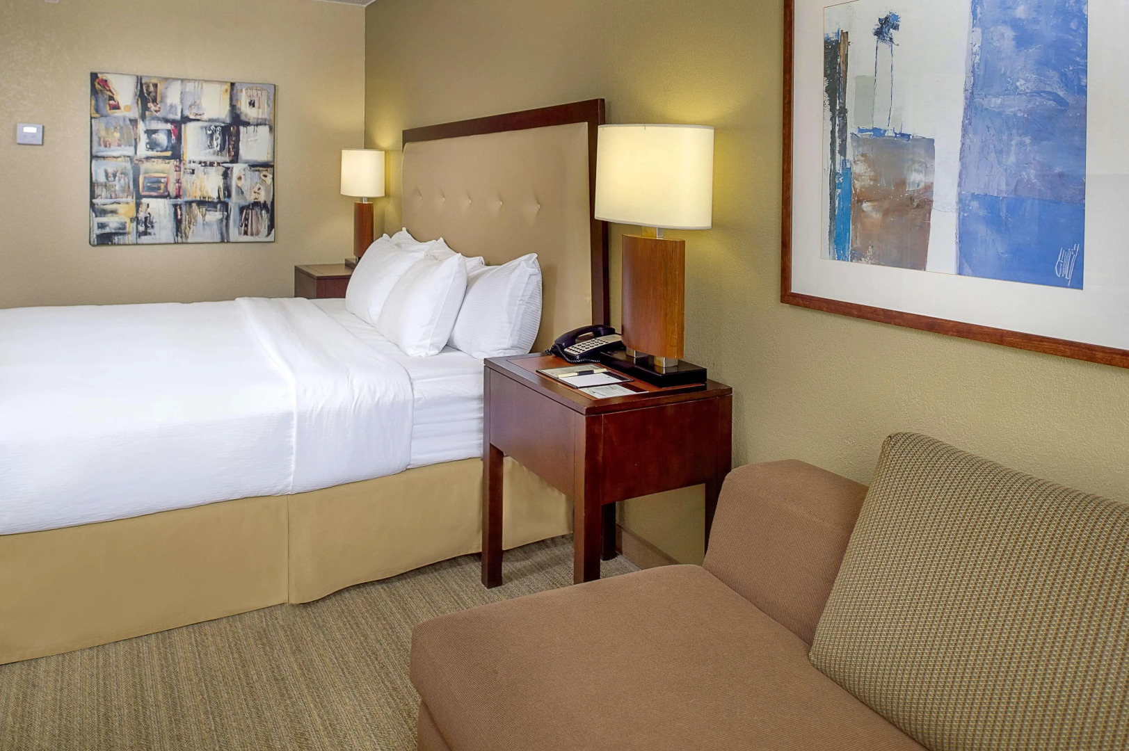 DoubleTree by Hilton St. Louis - Westport