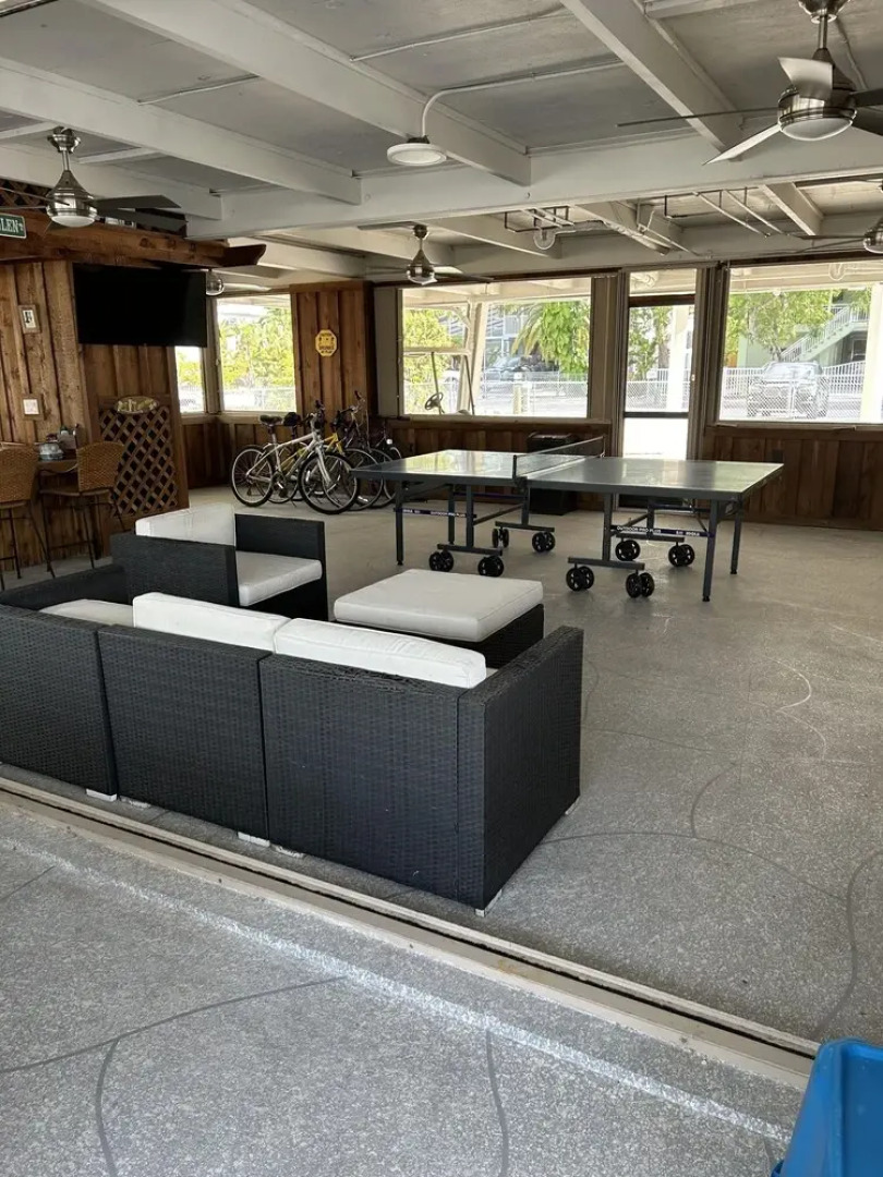 Beautiful Updated Stilted Home Makes For A Super Getaway. 3 Bedroom Home by RedAwning