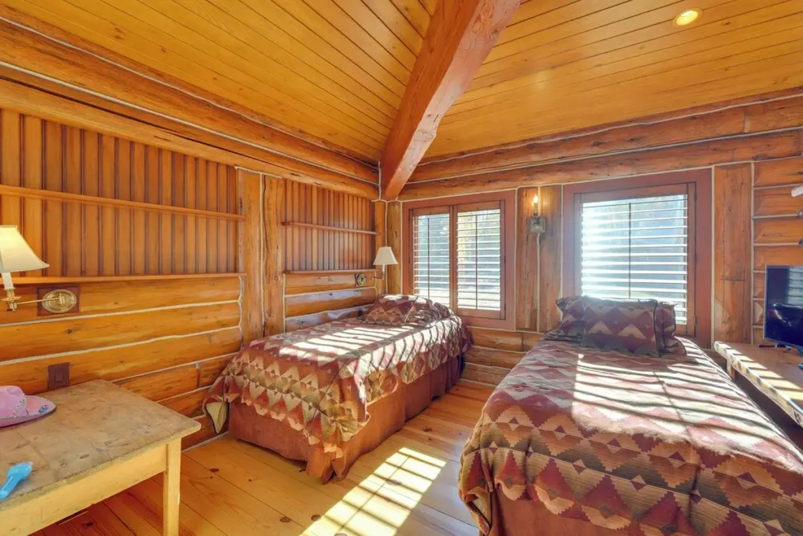 Sun Valley Log Home w/ Hot Tub & Mtn Views!