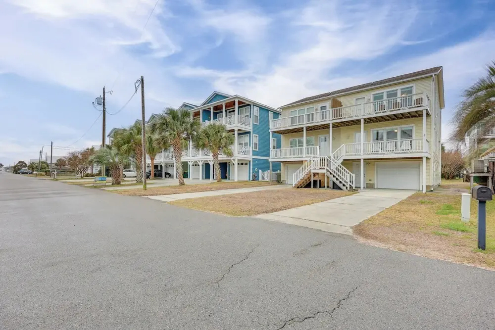 Walk to Shore: Multi-deck Townhome in Kure Beach!
