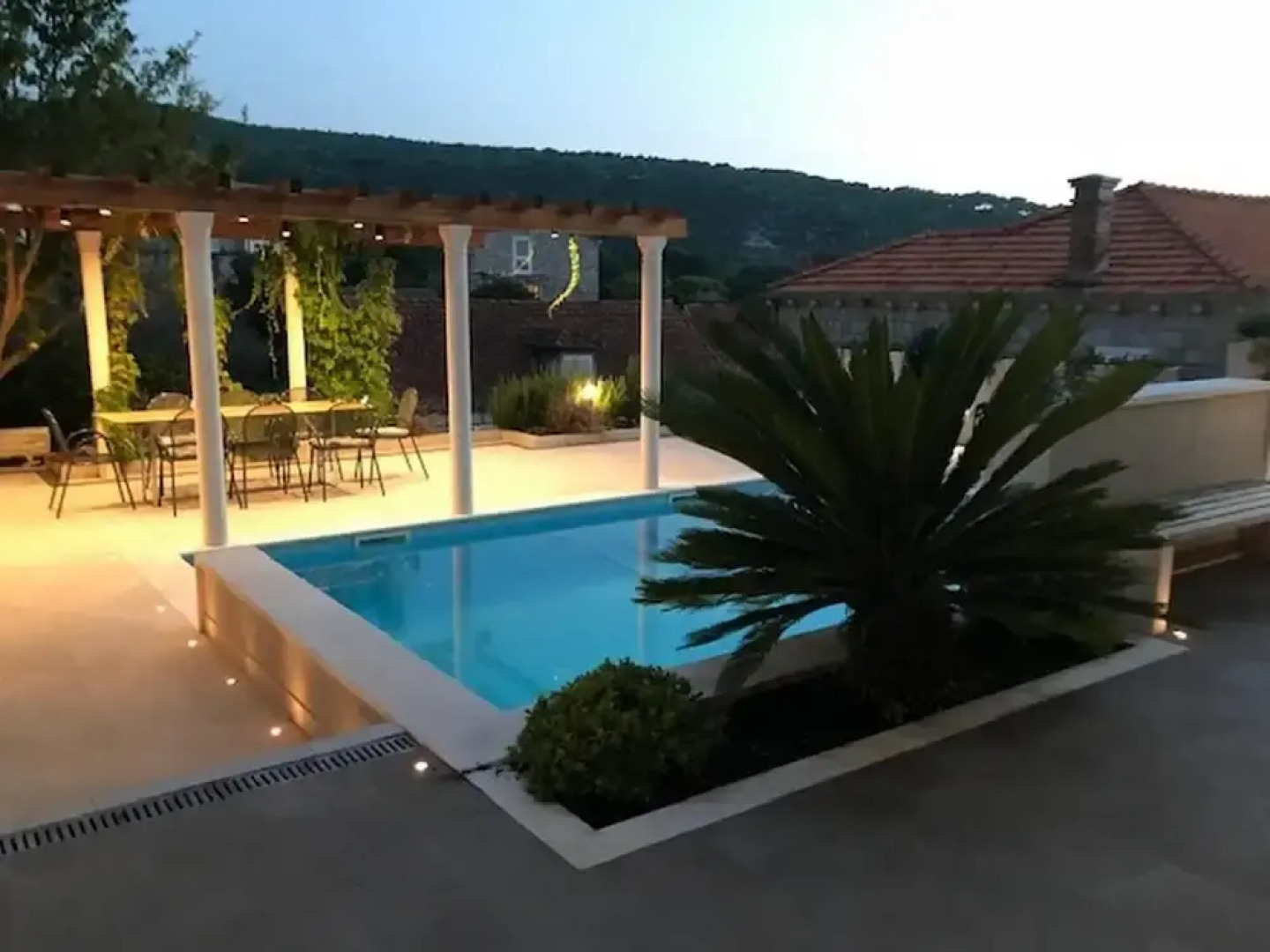 Villa Nisha - Six Bedroom Villa With Terrace and Swimming Pool ID Direct Booker 22773