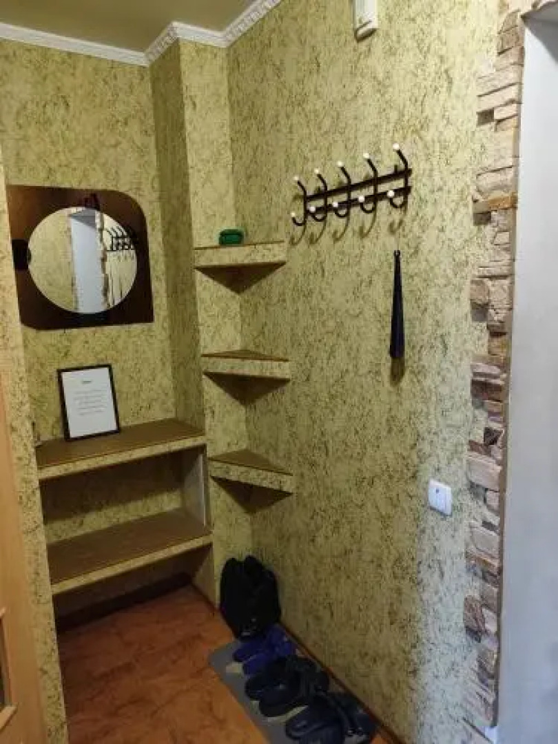 Apartment on Peremohy Street 8